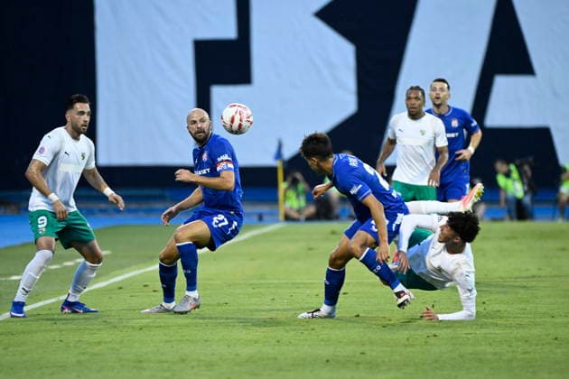 Croatia, Zagreb, 040826. Maksimir Stadium. Football match of the third round of UEFA Champions League qualification, GNK Dinamo - FK Kauno Zalgiris. In the photo: Leon Krekovic, Josip Misic. Photo: Goran Mehkek CROPIX Zagreb Croatia Copyright: xxGoranxMehkekx gm_dinamo_kauno25-040826