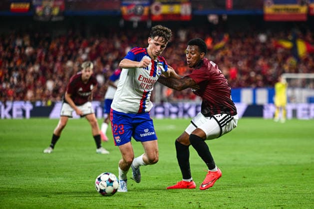 From left Khalis Merah of Lyon and Josimar Alcocer of Sparta in action during the 1st leg, 3rd qualifying round match of the Football Champions League between Sparta Praha and Olympique Lyon, on August 4, 2026, in Prague, Czech Republic. (CTKxPhoto OndrejxDeml) CTKPhotoP2026080406738  CTKPhotoP2026080406738