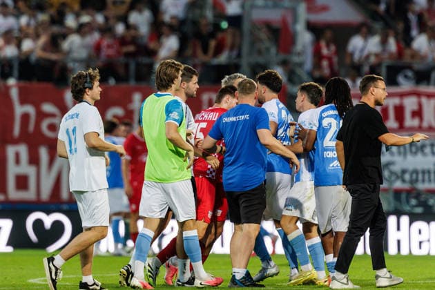 August 4, 2026, GER, Regionalliga Nord Ost, Matchday 3, 2026–2027 Season, Chemnitz, Chemnitzer FC vs. FSV Zwickau: Chemnitzer FC players run onto the field after a scuffle with Veron Dobruna; FSV Zwickau 7, Chemnitz 1; An der Gellertstraße Stadium, Saxony, Germany Copyright: xnordphotoxGmbHx xTrienitzx