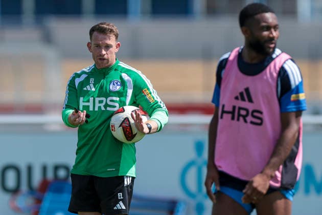 August 4, 2026, Soccer, FC Schalke 04 practice, Assistant Coach Eddie Lattimore, FC Schalke 04, Gelsenkirchen, FC Schalke 04 training facility, North Rhine-Westphalia, Germany, xRHR, PHOTO YYx Copyright: RHR-FOTOx RHR-FOTO YY