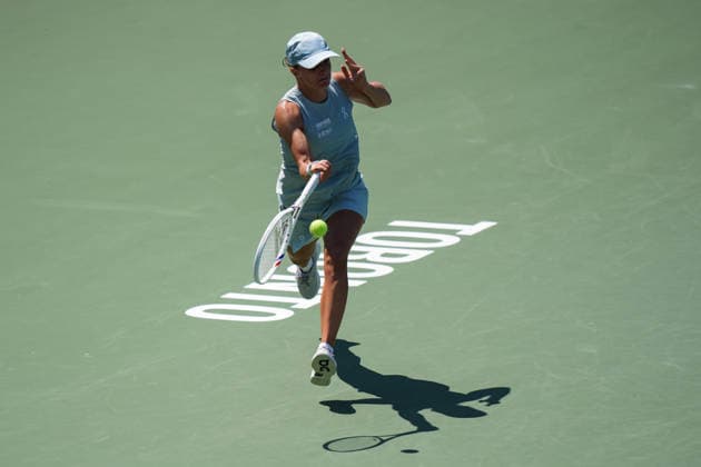 WTA, Tennis Damen Masters 1000 National Bank Open Toronto 2026 - Round of 64 - Day 4 Iga ÅöwiÄÖtek of Poland plays a forehand during the Women™s Singles round of 64 match against Sara Bejlek of Czech Republic on day 4 of the WTA Masters 1000 National Bank Open at Sobeys Stadium on August 4, 2026, in Toronto, Canada. (Photo by Leonardo Ramirez Eyepix Group) Copyright: xLeonardoxRamirezx xEyepixxGroupx LR_04082026_07998