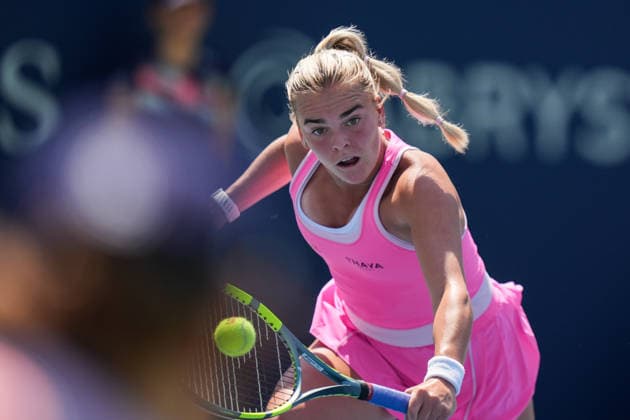 WTA, Tennis Damen Masters 1000 National Bank Open Toronto 2026 - Round of 64 - Day 4 Sara Bejlek of Czech Republic plays a backhand during the Women™s Singles round of 64 match against Iga ÅöwiÄÖtek of Poland on day 4 of the WTA Masters 1000 National Bank Open at Sobeys Stadium on August 4, 2026, in Toronto, Canada. (Photo by Leonardo Ramirez Eyepix Group) Copyright: xLeonardoxRamirezx xEyepixxGroupx LR_04082026_08046