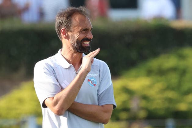August 4, 2026, xrekx, Soccer Friendly Match, SV Elversberg vs. Racing Strasbourg; Hugo Oliveira, coach of Racing Strasbourg, gives instructions, gesticulates with his arms, gesticulates DFL DFB REGULATIONS PROHIBIT ANY USE OF PHOTOGRAPHS as IMAGE SEQUENCES and or QUASI-VIDEO Haguenau
