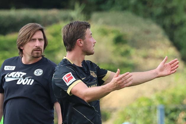 August 4, 2026, xrekx, Soccer Friendly Match, SV Elversberg vs. Racing Strasbourg, Vincent Wagner, Coach of SV 07 Elversberg, Lukas Petkov, SV 07 Elversberg, gives instructions, gesticulates, waves his arms, gesticulates DFL DFB REGULATIONS PROHIBIT ANY USE OF PHOTOGRAPHS as IMAGE SEQUENCES and or QUASI-VIDEO Haguenau
