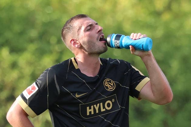 August 4, 2026, xrekx, soccer exhibition match, SV Elversberg vs. Racing Strasbourg, Luca Sirch, SV 07 Elversberg, water break, DFL, DFB. REGULATIONS PROHIBIT ANY USE OF PHOTOGRAPHS AS IMAGE SEQUENCES AND OR QUASI-VIDEO. Haguenau