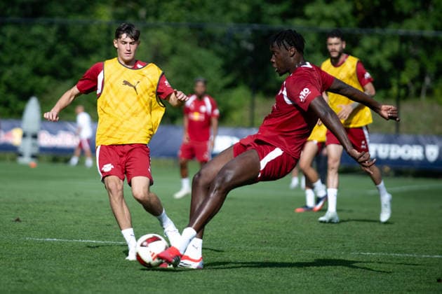 Andrija Maksimovic (RB Leipzig, 30) is currently on the ball with Castello Lukeba (RB Leipzig, 23), RB Leipzig, soccer, training camp in Austria, preseason, 2026–2027 season, GER, August 4, 2026, Eibner Press Photo: Andreas Ulmer, RB Leipzig, soccer, training camp in Austria, preseason, 2026–2027 season, GER, August 4, 2026, Copyright: xEibner-Pressefoto AndreasxUlmerx EP_AUR