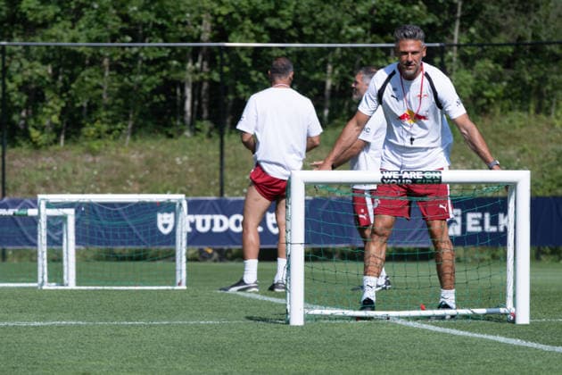 Martin Demichelis, RB Leipzig Coach, Lends a Hand Once Again, RB Leipzig, Soccer, Training Camp in Austria, Preseason, 2026–2027 Season, GER, August 4, 2026, Eibner Press Photo: Andreas Ulmer, RB Leipzig, soccer, training camp in Austria, preseason, 2026–2027 season, GER, August 4, 2026, Copyright: xEibner-Pressefoto AndreasxUlmerx EP_AUR