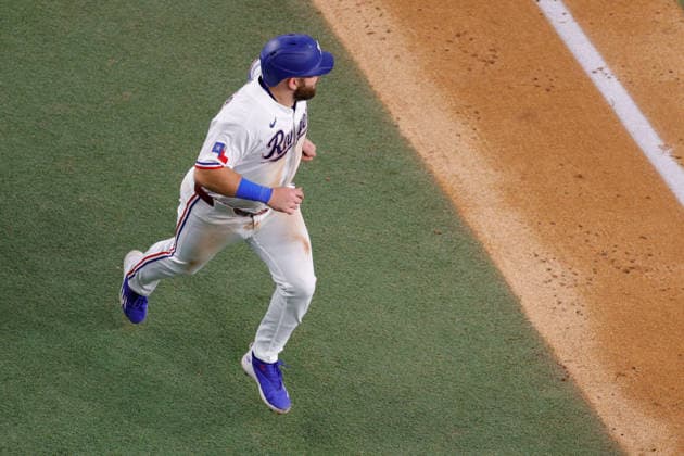 August 4, 2026, Arlington, Texas, USA: Texas Rangers first baseman JAKE BURGER (21) scores the winning run on a walk-off double by Texas Rangers third baseman EZEQUIEL DURAN (20) in a baseball game, Tuesday, Aug. 4, 2026, in Arlington, Texas. Arlington USA - ZUMAa325 20260804_zsa_a325_001 Copyright: xDavidxBalleringxIix