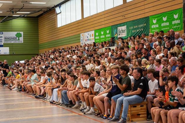 August 4, 2026, xovx, Lindencup Handball, HSG Wetzlar vs. TV Hüttenberg. A full house for the Central Hesse derby between HSG Wetzlar and TV Hüttenberg at the Lindencup in the Linden City Hall, Linden, Hesse, Germany, DE