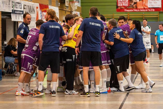 August 4, 2026, xovx, Lindencup Handball Tournament, HSG Wetzlar vs. TV Hüttenberg: The TV Hüttenberg players take an oath at the Linden City Hall, Hesse, Germany DE