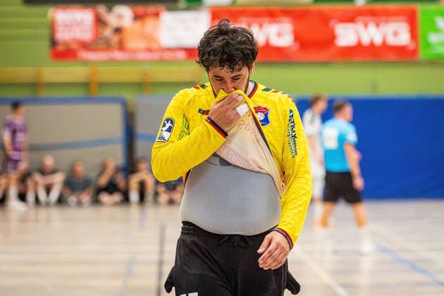 August 4, 2026, xovx, Lindencup Handball Tournament, HSG Wetzlar vs. TV Hüttenberg, Yahav Shamir of TV Hüttenberg looks disappointed, Linden City Hall, Hesse, Germany, DE