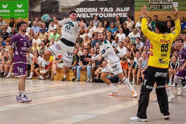 August 4, 2026, xovx, Lindencup Handball, HSG Wetzlar vs. TV Hüttenberg, Vit Reichl (TV Hüttenberg), Josip Simic (HSG Wetzlar), Nikolaj Laesö (HSG Wetzlar), Yahav Shamir (TV Hüttenberg), Tim Rüdiger (TV Hüttenberg), Linden Stadthalle, Hesse, Germany, DE