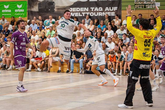 August 4, 2026, xovx, Lindencup Handball, HSG Wetzlar vs. TV Hüttenberg, Vit Reichl (TV Hüttenberg), Josip Simic (HSG Wetzlar), Nikolaj Laesö (HSG Wetzlar), Yahav Shamir (TV Hüttenberg), Tim Rüdiger (TV Hüttenberg), Linden Stadthalle, Hesse, Germany, DE