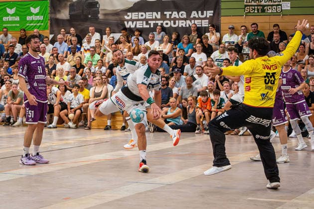 August 4, 2026, xovx, Lindencup Handball, HSG Wetzlar vs. TV Hüttenberg, Vit Reichl (TV Hüttenberg), Nikolaj Laesö (HSG Wetzlar), Josip Simic (HSG Wetzlar), Yahav Shamir (TV Hüttenberg), Tim Rüdiger (TV Hüttenberg), Linden Stadthalle, Hesse, Germany, DE
