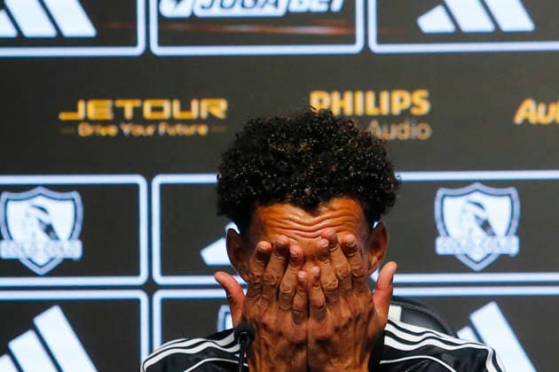 (260805) -- SANTIAGO, Aug. 5, 2026 -- Vozinha attends a press conference, PK, Pressekonferenz in Santiago, the capital of Chile, Aug. 4, 2026. Cabo Verde goalkeeper Vozinha was unveiled by Chilean club Colo Colo on Tuesday after helping his country reach the 2026 FIFA World Cup, WM, Weltmeisterschaft, Fussball and being voted the tournament s best goalkeeper by fans. (SP)CHILE-SANTIAGO-FOOTBALL-VOZINHA (Xinhua) 