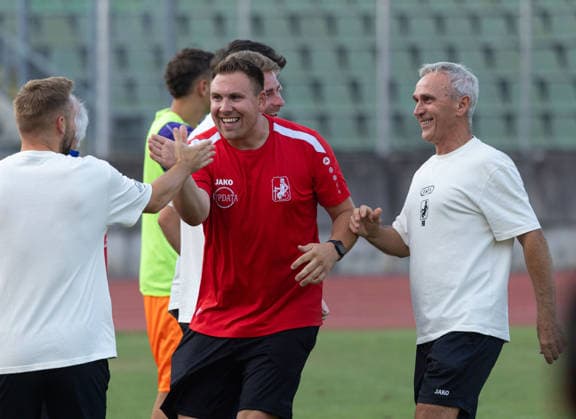 Celebrations after the 2-0 win: Roland Bahl, assistant coach of TSV Schwaben Augsburg (right); Tobias Weber, goalkeeper coach of TSV Schwaben Augsburg; Marco Zupur, head coach and player-coach of TSV Schwaben Augsburg (left); TSV Schwaben Augsburg vs. FV Illertissen; Toto Cup