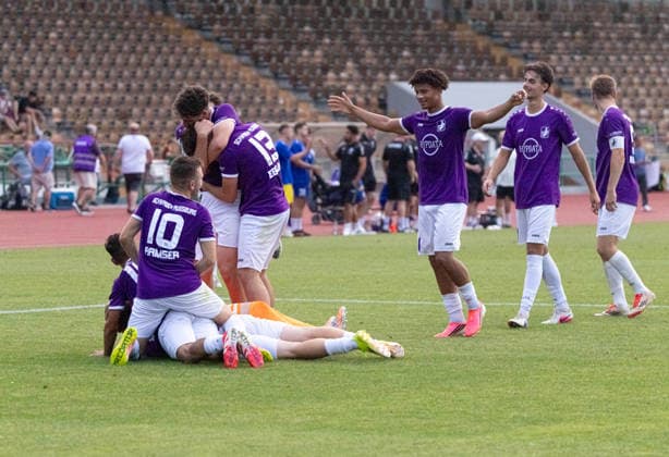 The Schwaben players celebrate after winning the penalty shootout: TSV Schwaben Augsburg vs. FV Illertissen, Toto Cup