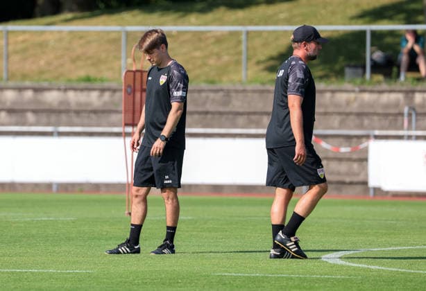 August 5, 2026, Germany, Grassau, Bundesliga, 2026–2027 season, VfB Stuttgart training camp, from left: Head Coach Sebastian Hoeneß, Assistant Coach David Krecidlo, Head Coach Sebastian Hoeneß