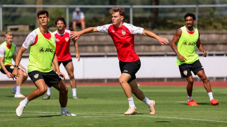 August 5, 2026, Germany, Grassau, Bundesliga, 2026–2027 season, VfB Stuttgart training camp, from left: Chema, Yanik Spalt, Tiago Tomas