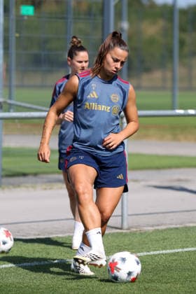 Lena Oberdorf, FC Bayern Munich, age 8 with a ball, GER, FC Bayern Munich Women s Training, Soccer, Google Pixel Women s Bundesliga, 2026–2027 Season, August 5, 2026, GER, FC Bayern Munich Women s Training, Soccer, Google Pixel Women s Bundesliga, 2026–2027 Season, August 5, 2026, Munich Copyright: xEibner-Pressefoto JennixMaulx EP_JML