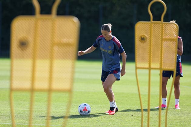 Klara Buehl, FC Bayern Munich, age 17 with the ball, GER, FC Bayern Munich Women s Training, Soccer, Google Pixel Women s Bundesliga, 2026–2027 Season, August 5, 2026, GER, FC Bayern Munich Women s Training, Soccer, Google Pixel Women s Bundesliga, 2026–2027 Season, August 5, 2026, Munich Copyright: xEibner-Pressefoto JennixMaulx EP_JML