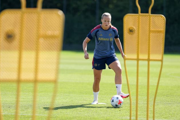 Magdalena Eriksson, FC Bayern Munich, No. 05 with the ball, GER, FC Bayern Munich Women s Training, Soccer, Google Pixel Women s Bundesliga, 2026–2027 Season, August 5, 2026, GER, FC Bayern Munich Women s Training, Soccer, Google Pixel Women s Bundesliga, 2026–2027 Season, August 5, 2026, Munich Copyright: xEibner-Pressefoto JennixMaulx EP_JML