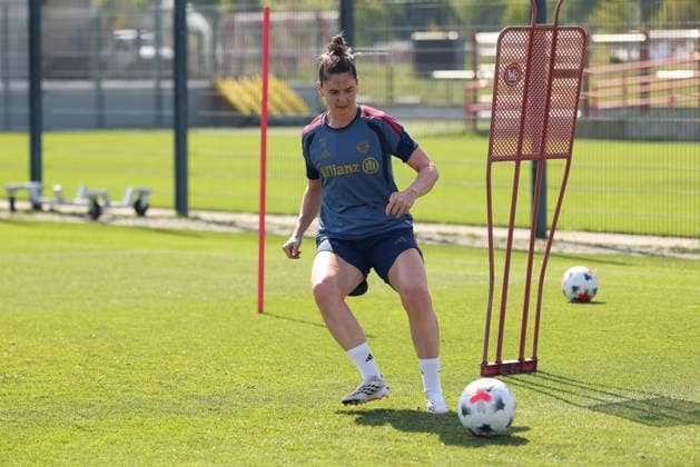Sarah Zadrazil, FC Bayern Munich, age 25, with the ball, GER, FC Bayern Munich Women s Training, Soccer, Google Pixel Women s Bundesliga, 2026–2027 Season, August 5, 2026, GER, FC Bayern Munich Women’s Training, Soccer, Google Pixel Women’s Bundesliga, 2026–2027 Season, August 5, 2026, Munich Copyright: xEibner-Pressefoto JennixMaulx EP_JML