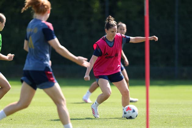 Sarah Zadrazil, FC Bayern Munich, age 25, with the ball during a practice match, GER, FC Bayern Munich Women s Training, Soccer, Google Pixel Women s Bundesliga, 2026–2027 Season, August 5, 2026, GER, FC Bayern Munich Women’s Training, Soccer, Google Pixel Women’s Bundesliga, 2026–2027 Season, August 5, 2026, Munich Copyright: xEibner-Pressefoto JennixMaulx EP_JML