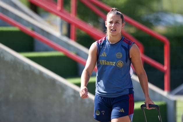Lena Oberdorf, FC Bayern Munich, August 8, before practice, GER, FC Bayern Munich Women s Practice, Soccer, Google Pixel Women s Bundesliga, 2026–2027 Season, August 5, 2026, GER, FC Bayern Munich Women s Training, Soccer, Google Pixel Women s Bundesliga, 2026–2027 Season, August 5, 2026, Munich Copyright: xEibner-Pressefoto JennixMaulx EP_JML
