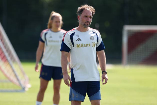 Jose Barcala, FC Bayern Munich, Head Coach, GER, FC Bayern Munich Women s Training, Soccer, Google Pixel Women s Bundesliga, 2026–2027 Season, August 5, 2026, GER, FC Bayern Munich Women s Training, Soccer, Google Pixel Women s Bundesliga, 2026–2027 Season, August 5, 2026, Munich Copyright: xEibner-Pressefoto JennixMaulx EP_JML