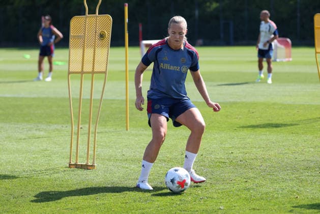 Magdalena Eriksson, FC Bayern Munich, No. 05 with the ball, GER, FC Bayern Munich Women s Training, Soccer, Google Pixel Women s Bundesliga, 2026–2027 Season, August 5, 2026, GER, FC Bayern Munich Women s Training, Soccer, Google Pixel Women s Bundesliga, 2026–2027 Season, August 5, 2026, Munich Copyright: xEibner-Pressefoto JennixMaulx EP_JML