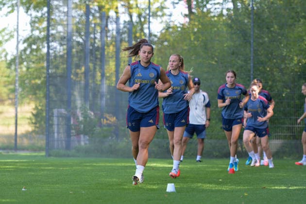 August 5, 2026, Munich, Germany Google Pixel Women s Bundesliga The FC Bayern Women s team holds a training session at the FC Bayern Campus in preparation for their friendly match against Paris FC Lena Oberdorf FC Bayern Women s Team