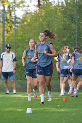 August 5, 2026, Munich, Germany Google Pixel Women s Bundesliga The FC Bayern Women s team holds a training session at the FC Bayern Campus in preparation for their friendly match against Paris FC Lena Oberdorf FC Bayern Women s Team
