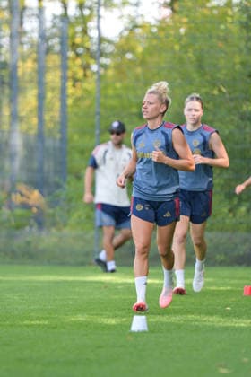 August 5, 2026, Munich, Germany Google Pixel Women s Bundesliga The FC Bayern Women s team holds a training session at the FC Bayern Campus in preparation for their friendly match against Paris FC Linda Dallmann FC Bayern Women s Team