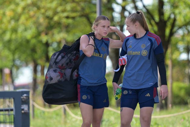 August 5, 2026, Munich, Germany Google Pixel Women s Bundesliga The FC Bayern Women s team holds a training session at the FC Bayern Campus in preparation for their friendly match against Paris FC Sophie Proost, FC Bayern Women s team; Regina van Eijk, FC Bayern Women s team