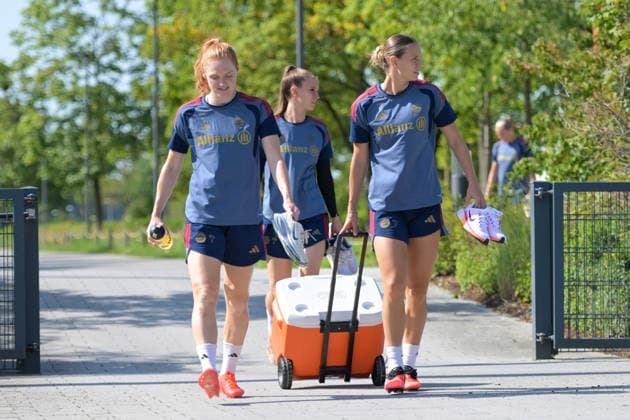 August 5, 2026, Munich, Germany Google Pixel Women s Bundesliga The FC Bayern Women s team holds a training session at the FC Bayern Campus in preparation for their friendly match against Paris FC Stine Ballisager, FC Bayern Women s team; Klara Bühl, FC Bayern Women s team