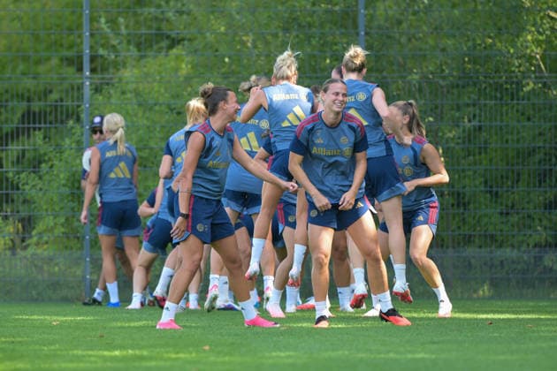 August 5, 2026, Munich, Germany Google Pixel Women s Bundesliga The FC Bayern Women s team holds a training session at the FC Bayern Campus in preparation for their friendly match against Paris FC Arianna Caruso, FC Bayern Women s team; Klara Bühl, FC Bayern Women s team