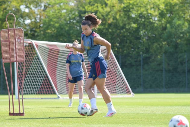 August 5, 2026, Munich, Germany Google Pixel Women s Bundesliga The FC Bayern Women s team holds a training session at the FC Bayern Campus in preparation for their friendly match against Paris FC Lena Oberdorf FC Bayern Women