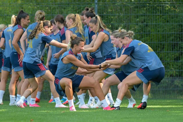 August 5, 2026, Munich, Germany Google Pixel Women s Bundesliga The FC Bayern Women s team holds a training session at the FC Bayern Campus in preparation for their friendly match against Paris FC Arianna Caruso, FC Bayern Women s team; Klara Bühl, FC Bayern Women s team