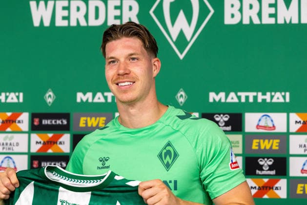 August 5, 2026, Germany, Soccer, Men s, Bundesliga 1, 2026–2027 Season, Player Introduction, SV Werder Bremen s Cedric Itten, 26, is introduced at a press conference at the Zell am Ziller Parkstadion in Tyrol, Austria Copyright: xNordphotox xMaasx