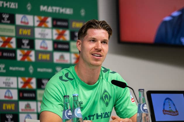 August 5, 2026, Germany, Soccer, Men s, Bundesliga 1, 2026–2027 Season, Player Introduction, SV Werder Bremen s Cedric Itten, 26, is introduced at a press conference at the Zell am Ziller Parkstadion in Tyrol, Austria Copyright: xNordphotox xMaasx