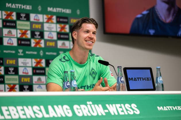 August 5, 2026, Germany, Soccer, Men s, Bundesliga 1, 2026–2027 Season, Player Introduction, SV Werder Bremen s Cedric Itten, 26, is introduced at a press conference at the Zell am Ziller Parkstadion in Tyrol, Austria Copyright: xNordphotox xMaasx