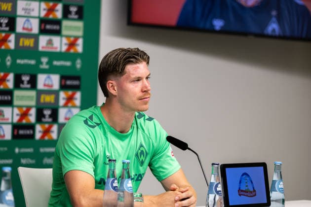 August 5, 2026, Germany, Soccer, Men s, Bundesliga 1, 2026–2027 Season, Player Introduction, SV Werder Bremen s Cedric Itten, 26, is introduced at a press conference at the Zell am Ziller Parkstadion in Tyrol, Austria Copyright: xNordphotox xMaasx