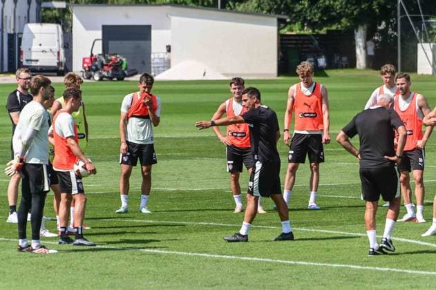 Coach Marcel Rapp Addresses the St. Pauli Team Germany, Hamburg, Training Facility on Kollaustrasse, Soccer, 2. Bundesliga, FC St. Pauli