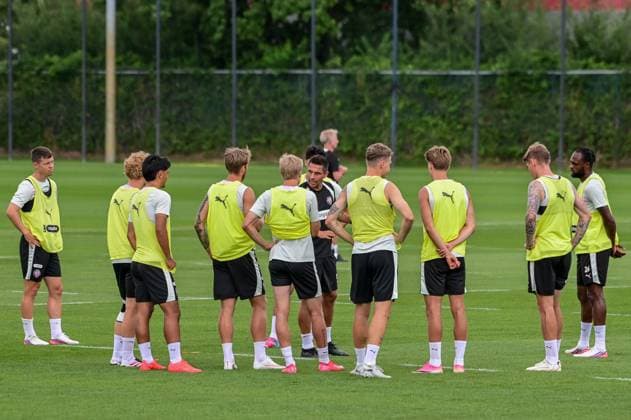 Coach Marcel Rapp Addresses the St. Pauli Team Germany, Hamburg, Training Facility on Kollaustrasse, Soccer, 2. Bundesliga, FC St. Pauli