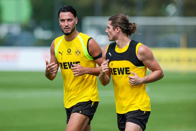 August 5, 2026, Soccer, Borussia Dortmund practice: from left to right, Ramy Bensebaini (Borussia Dortmund), Marcel Sabitzer (Borussia Dortmund), BVB training facility, North Rhine-Westphalia, Germany, xRHR PHOTO DEx Copyright: DennisxEwert RHR-FOTOx RHR-FOTO DE