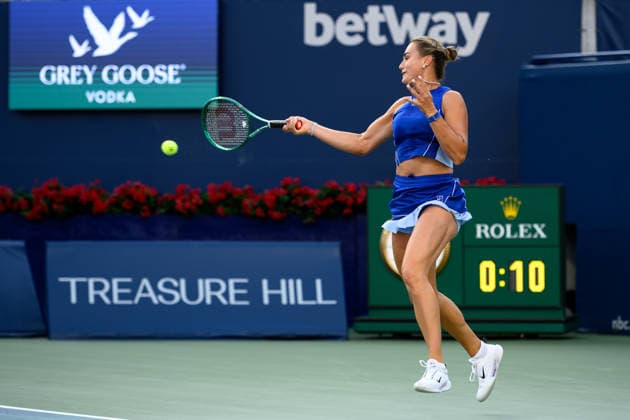 August 4, 2026, Toronto, Ontario, Canada: ARYNA SABALENKA of Belarus returns the ball during her second-round match against Moyuka Uchijima of Japan at the National Bank Open, part of the Hologic WTA, Tennis Damen Tour, at Sobeys Stadium. Toronto Canada - ZUMAr228 20260804_znp_r228_039 Copyright: xVasiliyxRyabykhx