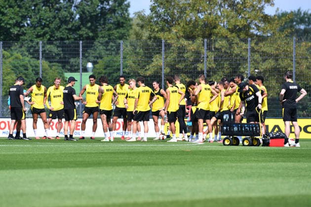 Soccer, Bundesliga 1: Borussia Dortmund training session on August 5, 2026, at the Hohenbuschei training facility in Dortmund. Niko Kovac, head coach of Dortmund, addressing the team. xRx