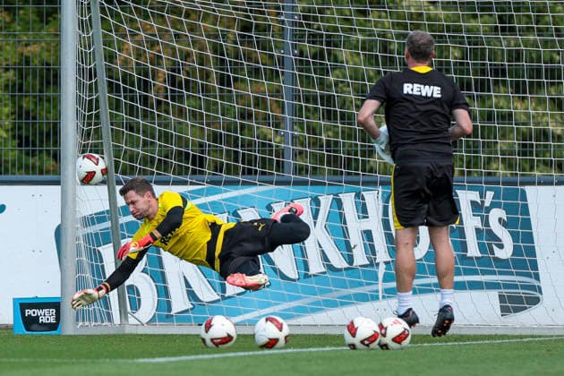 August 5, 2026, Soccer, Borussia Dortmund practice; from left: Goalkeeper Patrick Drewes (Borussia Dortmund), Goalkeeper Coach Matthias Kleinsteiber (Borussia Dortmund), BVB training facility, NRW, Germany, xRHR PHOTO DEx Copyright: DennisxEwert RHR-FOTOx RHR-FOTO DE