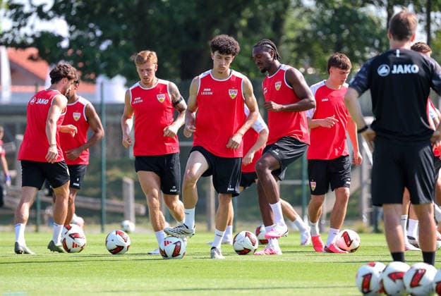 August 5, 2026, Germany, Grassau, Bundesliga, 2026–2027 season, VfB Stuttgart training camp, from left: Finn Jeltsch, Ameen Al Dakhil, Dan Axel Zagadou